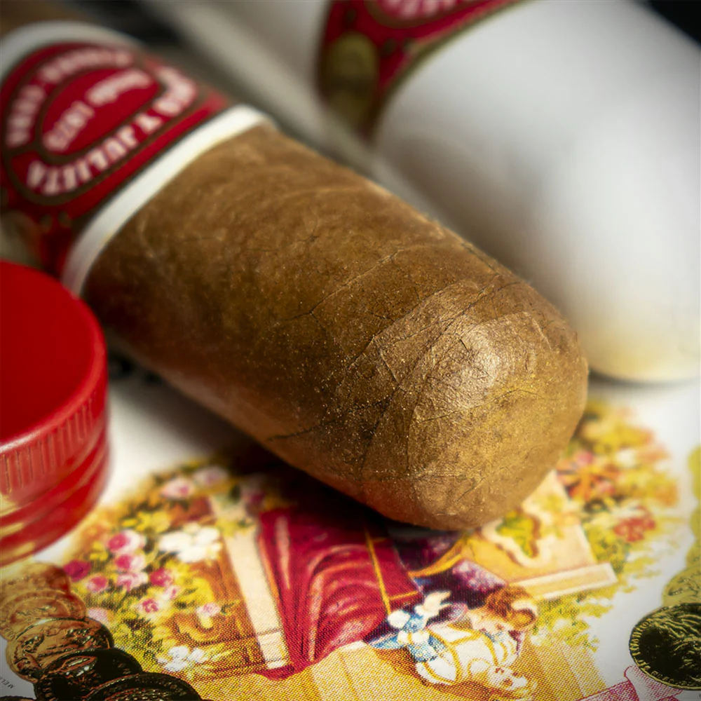 Romeo y Julieta No.1 Tubos Cuban Cigars - 3 Pack - Image 4