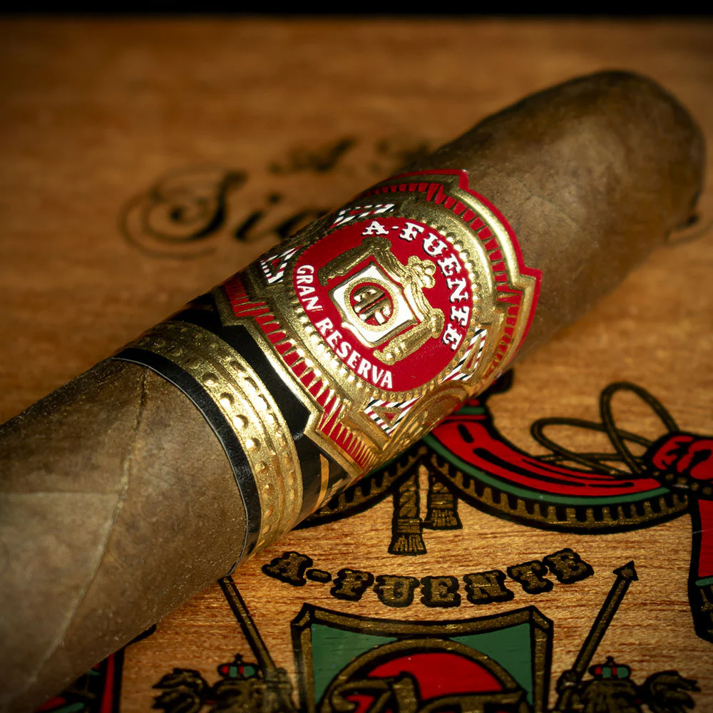 Arturo Fuente Hemingway Signature Cigar - Single - Image 4