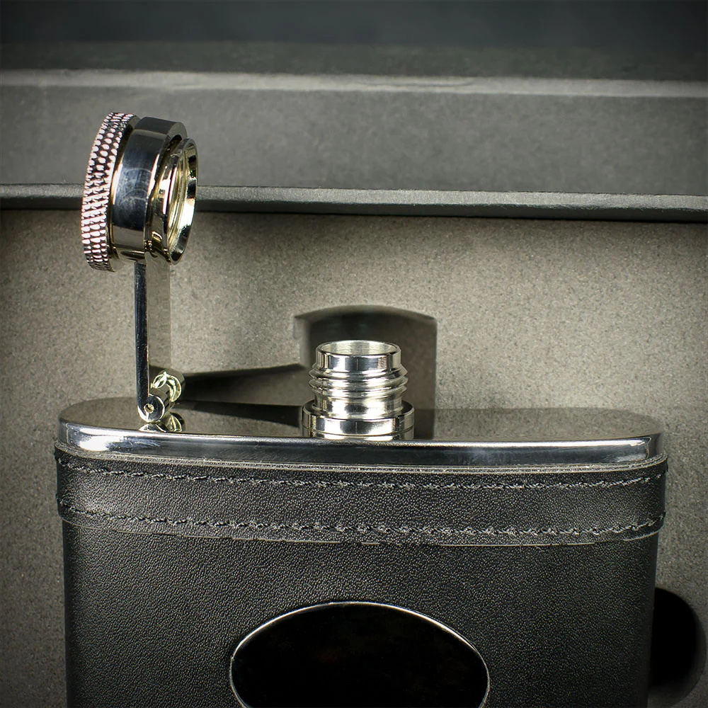 Black Leather Hip Flask - 4oz Stainless Steel with Engraving Plate - Image 3