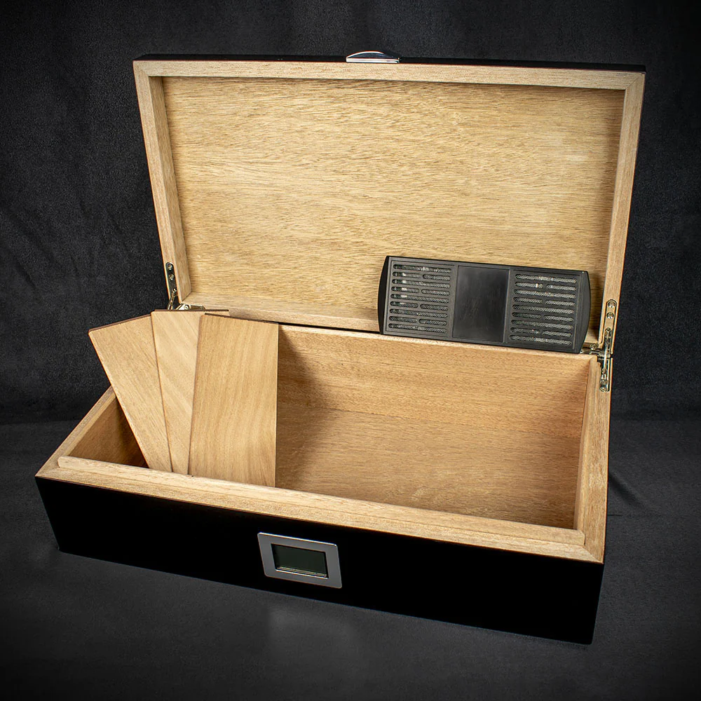Humidor Cuban Flag Design - 30 - 40 Cigar Capacity - Image 2