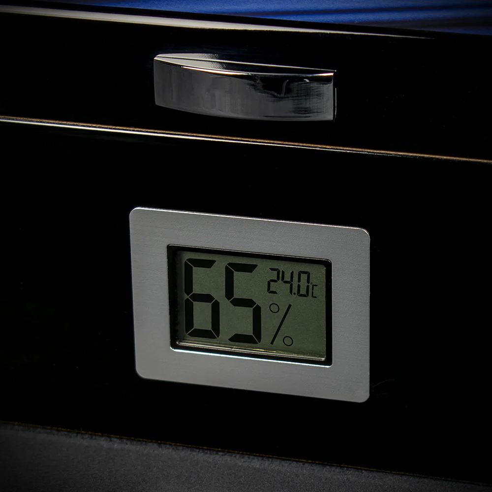 Humidor Cuban Flag Design - 30 - 40 Cigar Capacity - Image 4