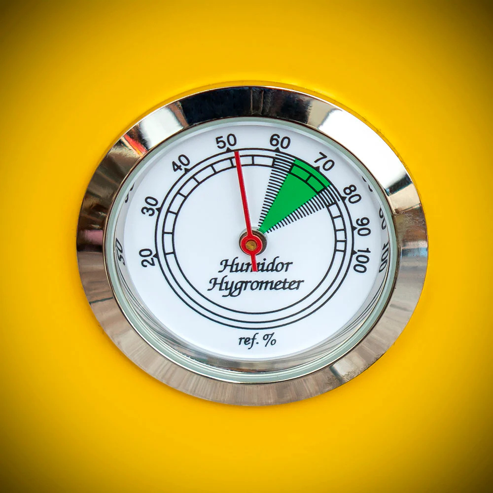 Humidor Yellow/Carbon Gloss Finish - 25 Cigar Capacity - Image 3