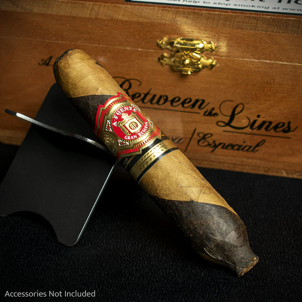 Arturo Fuente Hemingway Between The lines Cigar - Single - Image 2