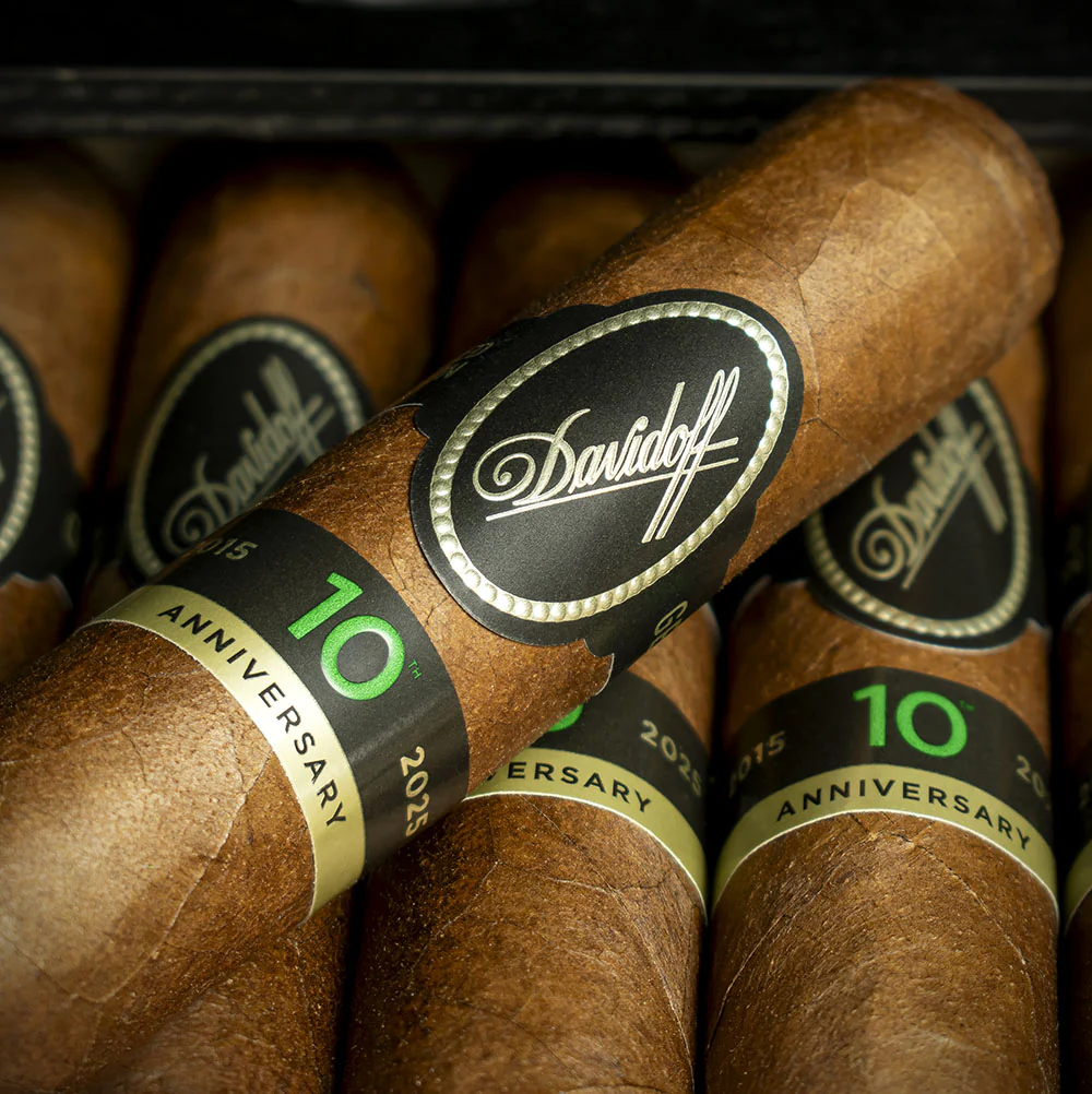 Davidoff Escurio 10th Anniversary Limited Edition Gran Toro Cigar - Single - Image 4
