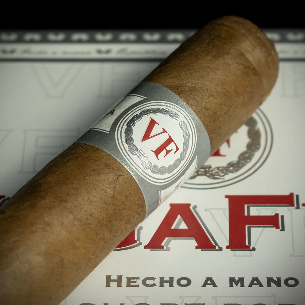 VegaFina Classic Short Robusto Cigar - Single - Image 4